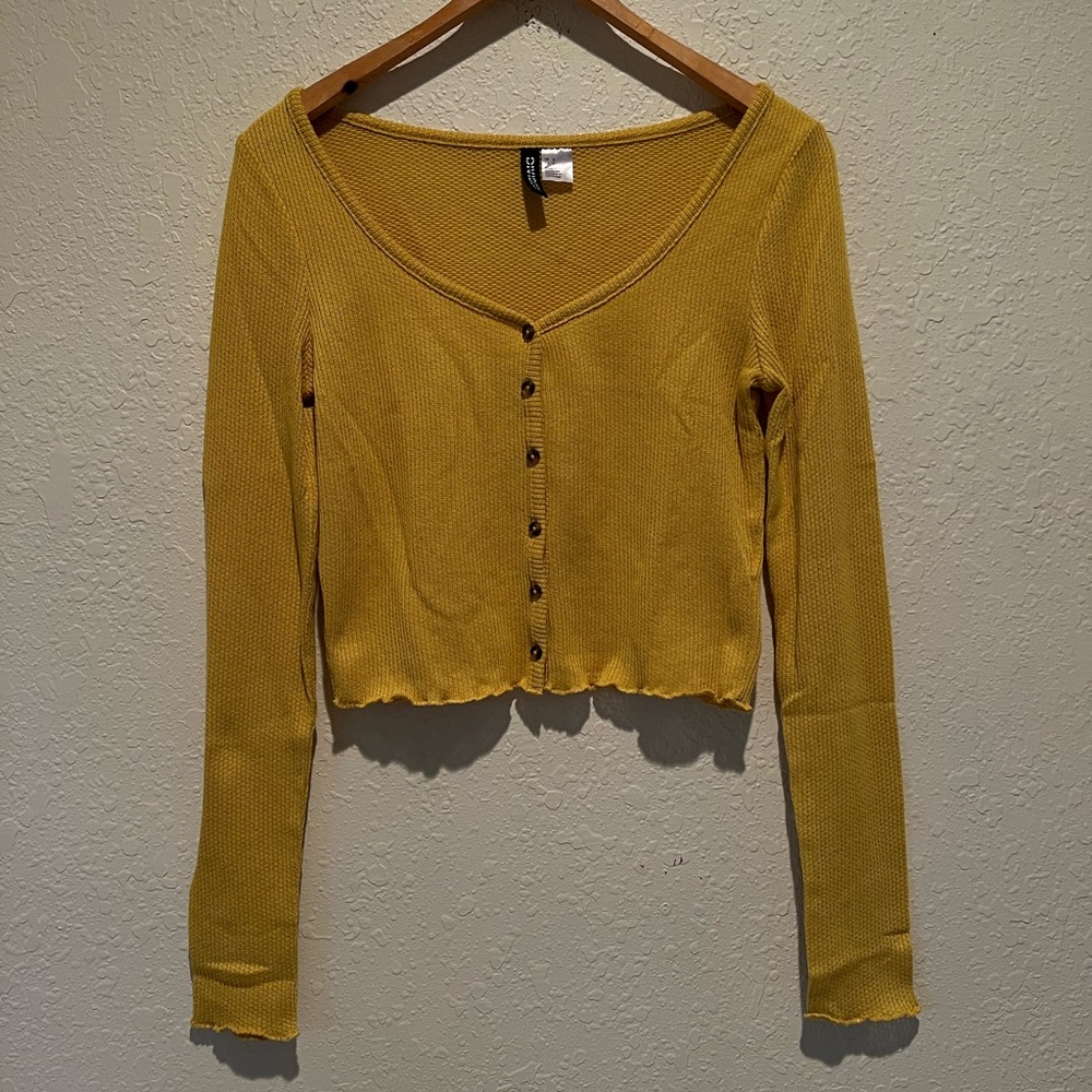 ❣️2/$25❣️ DIVIDED yellow button up women’s long sleeve | SMALL